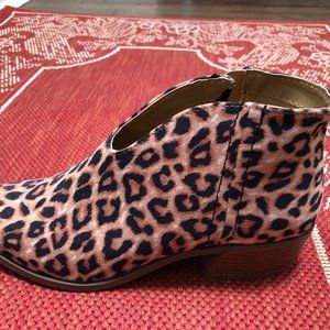 Qupid leopard booties